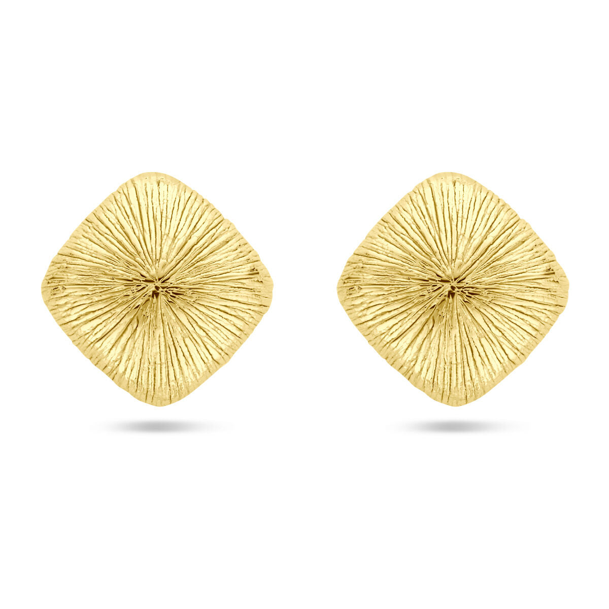 Pendientes de 27 mm en plata dorada de 1 micrón con diseño en forma de rombo y textura estriada.