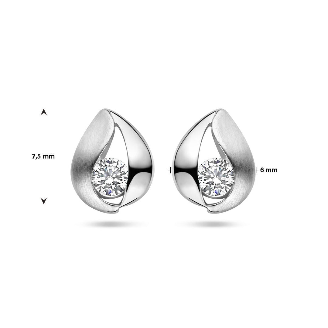Van der Kooij Collectie oorknoppen druppel zirkonia poli/mat gerhodineerd zilver, elk met ronde witte zirkonia. Linker oorbel is 7,5 mm hoog, rechter oorbel is 6 mm breed.