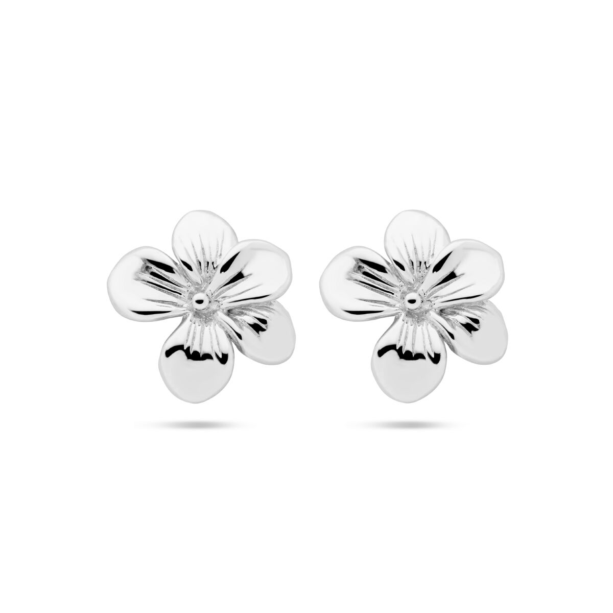 Pendientes de flor en plata rodiada con detalles brillantes.