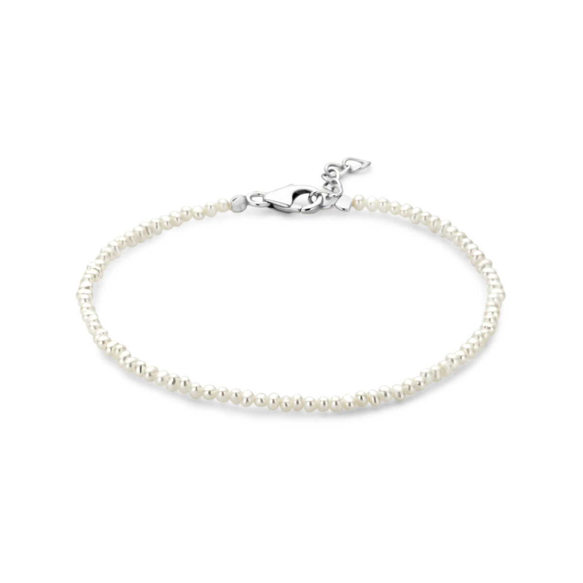 Pulsera de perlas en plata rodiada, con un tamaño de 16,5 cm más 2 cm de extensión.