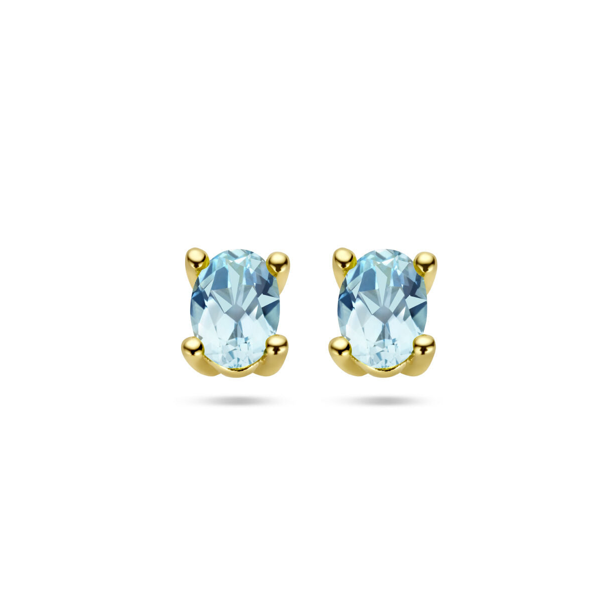 Pendientes de topacio azul en oro amarillo de 14 quilates con forma ovalada.