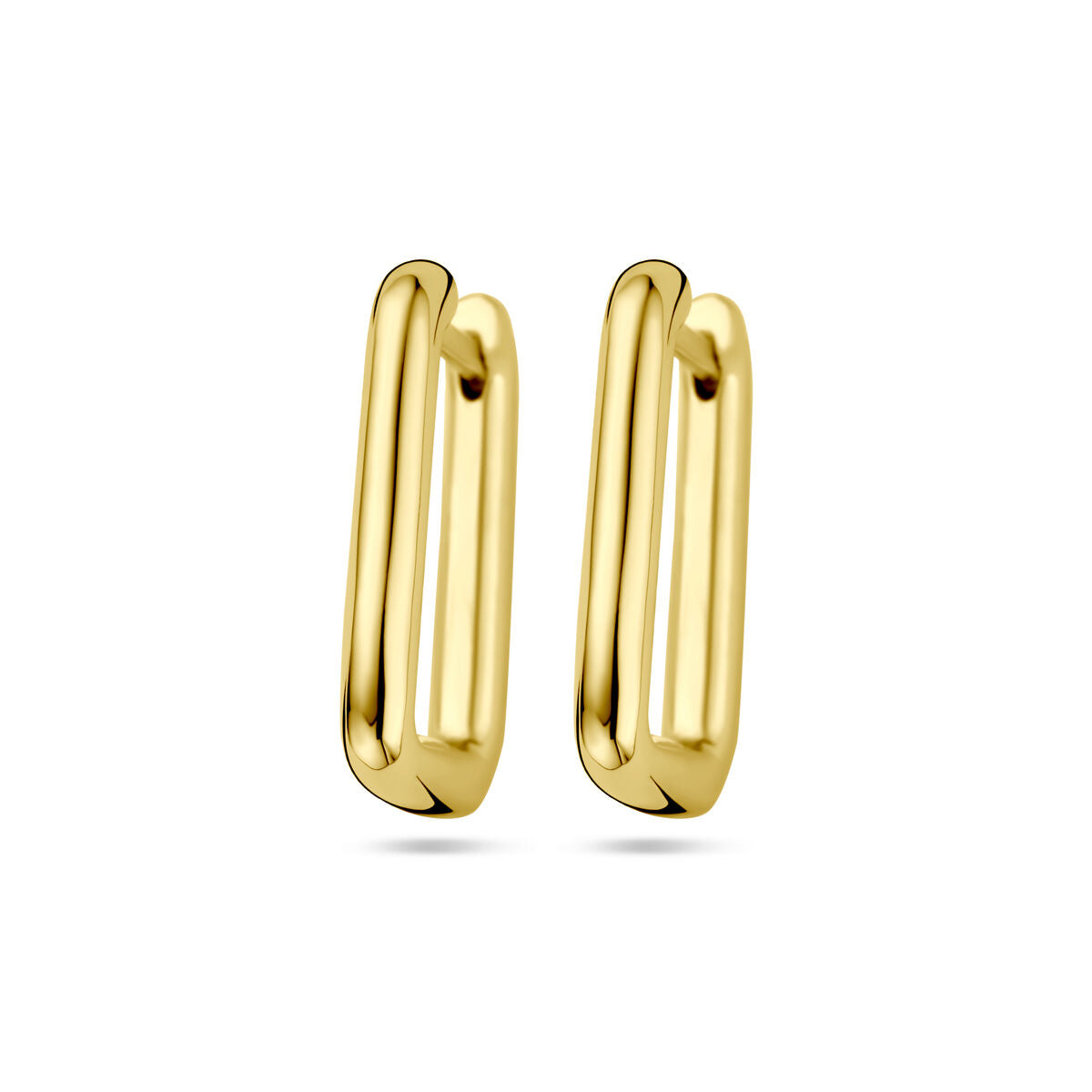 Pendientes de aro dorados de 1 micrón con un diseño moderno y elegante.