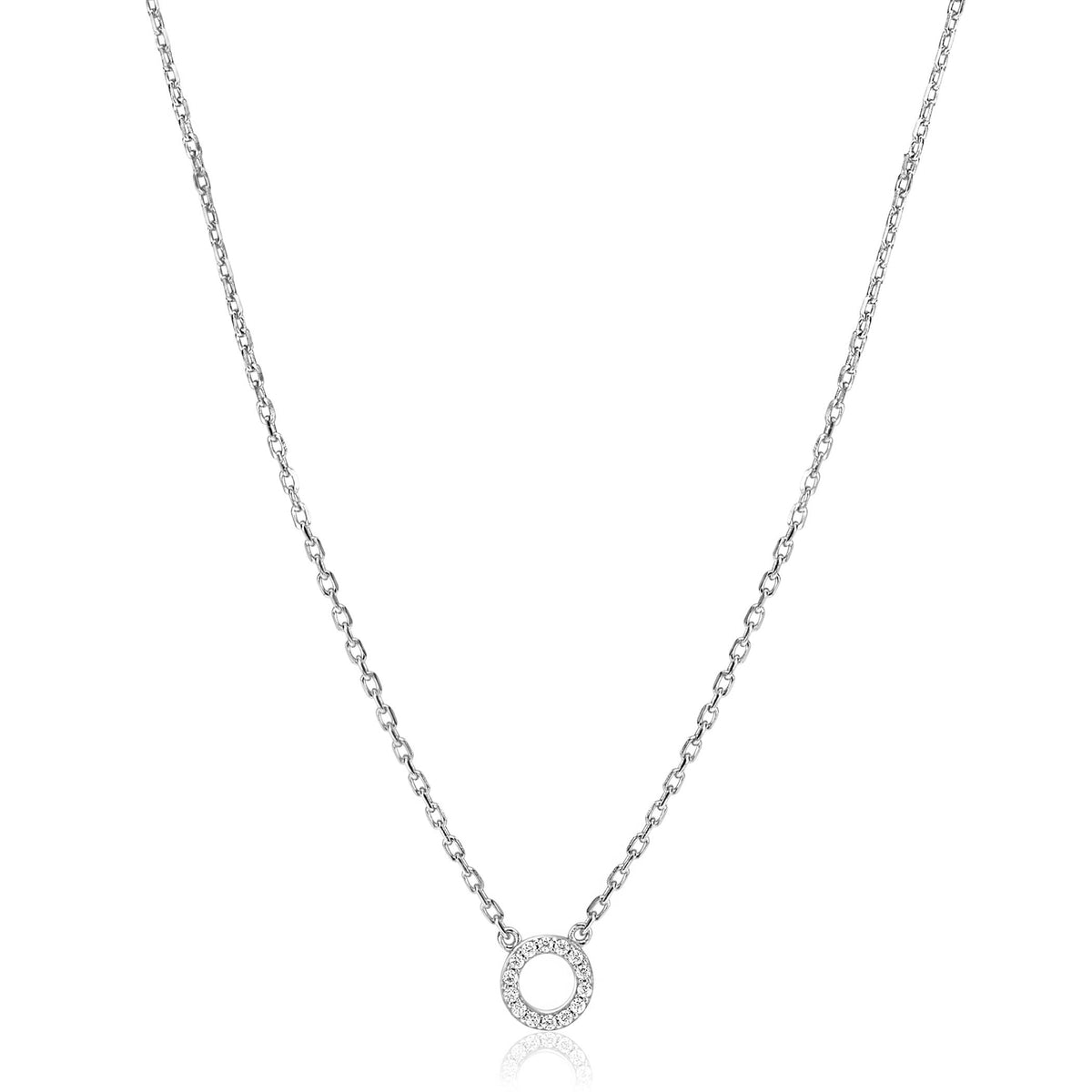 Collar de plata con un colgante circular adornado con piedras brillantes.