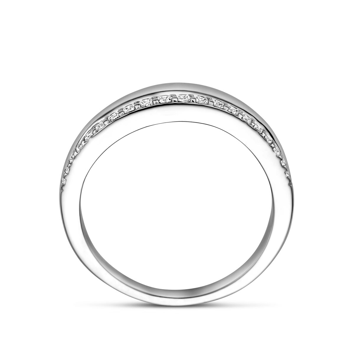 De Van der Kooij Collectie ring zirkonia zilver gerhodineerd heeft een enkele rij fonkelende zirkonia steentjes gezet in gerhodineerd zilver, gezien vanaf de zijkant tegen een witte achtergrond.