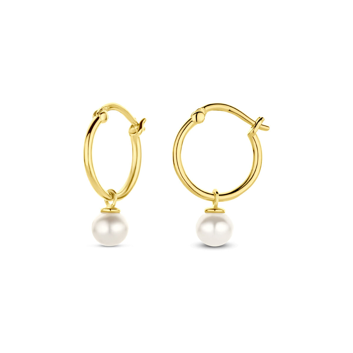 Aros de oro amarillo de 14K con perlas blancas colgantes.