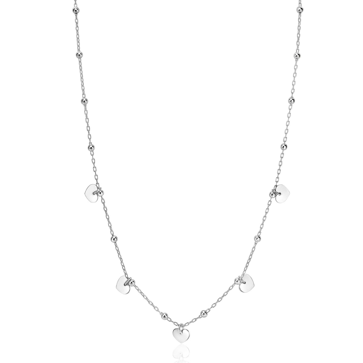 Cadena de plata con pequeños colgantes en forma de corazón.