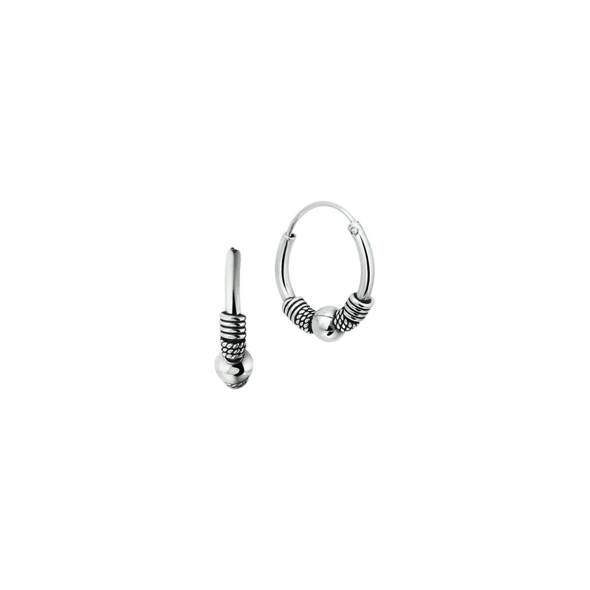 Pendientes de aro de plata oxidada de 4,0 mm con detalles en forma de espiral.