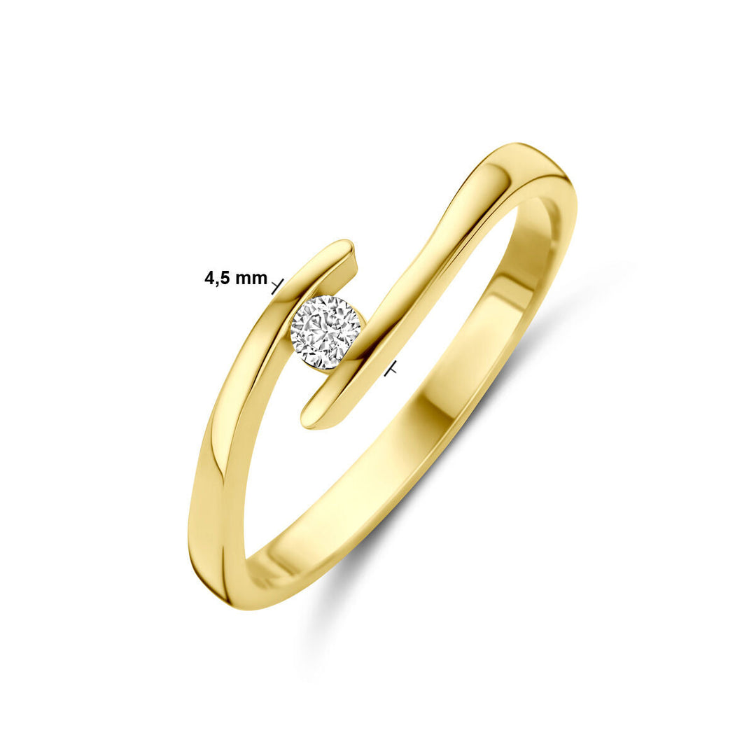 De Van der Kooij Collectie ring zirkonia 14K geelgoud heeft een open, modern ontwerp met een centrale ronde zirkoon die tussen de banduiteinden wordt gehouden. De steen meet 4,5 mm.