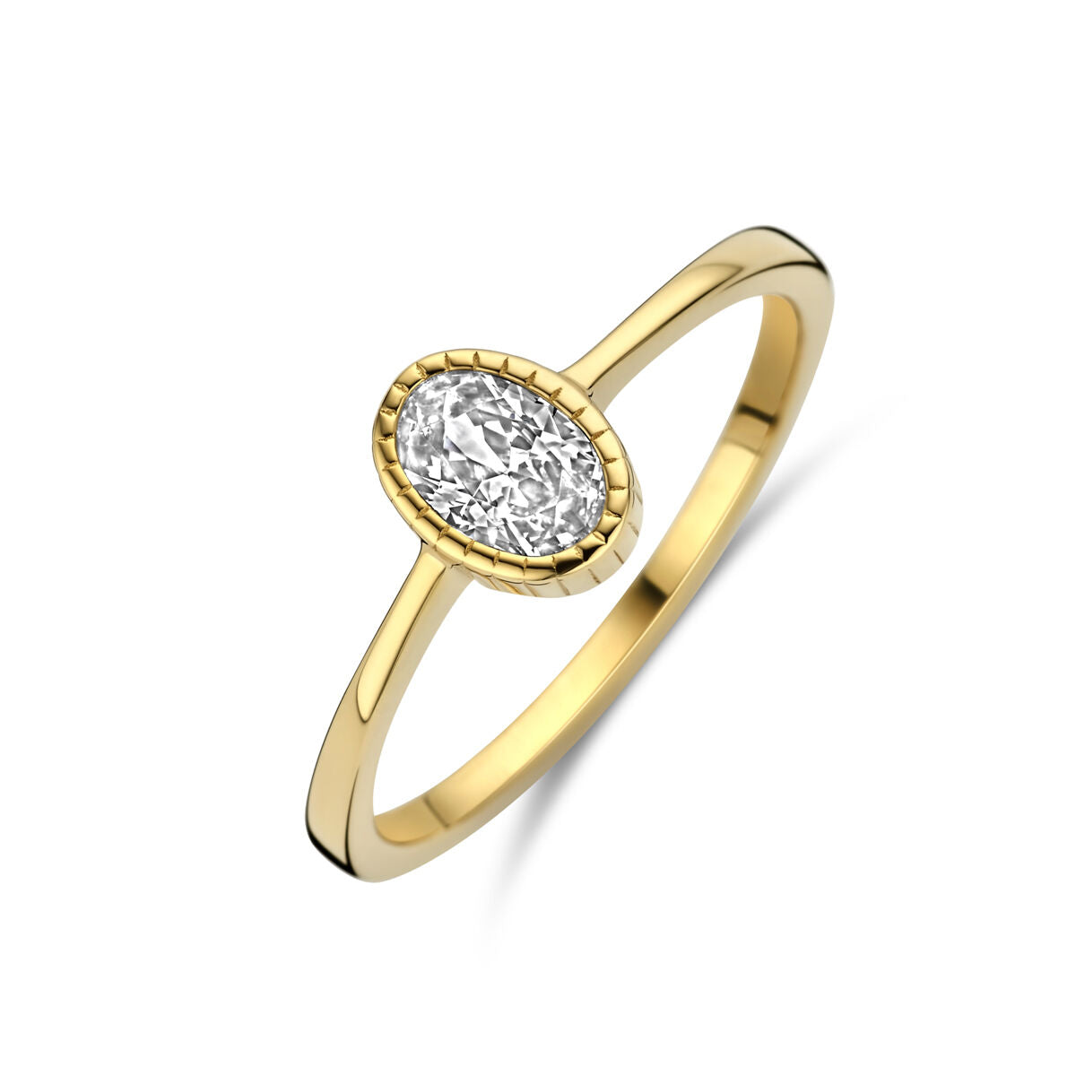 Anillo de oro amarillo de 14 quilates con zirconia ovalada en el centro.