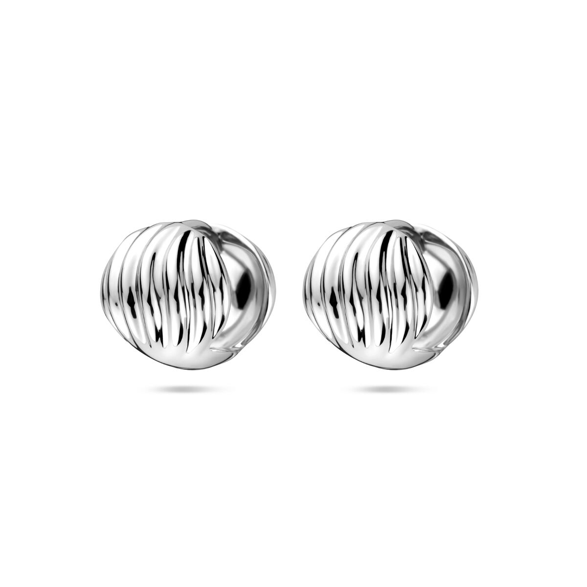 Pendientes de aro de 14 mm en plata rodiada con diseño ondulado.