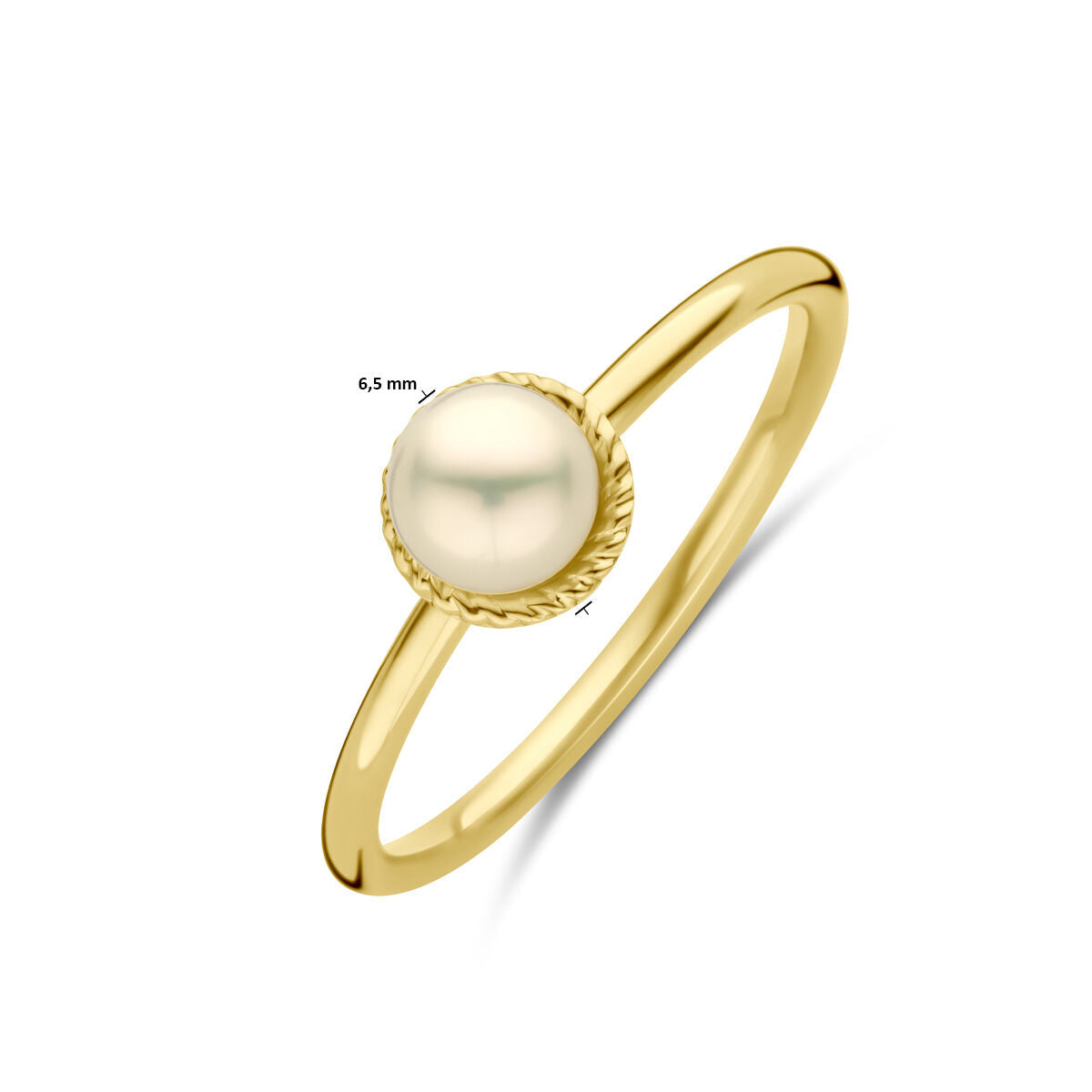 De Van der Kooij Collectie ring parel 14K geelgoud heeft een enkele 6,5 mm ronde zoetwaterparel in een delicate gedraaide ring, gezet op een eenvoudige, gepolijste gouden band.