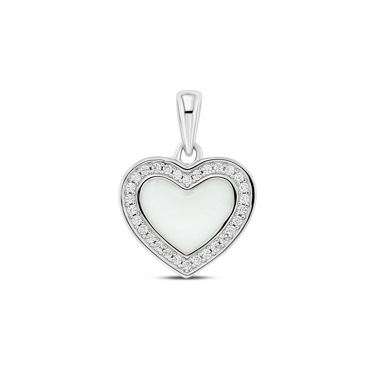Colgante en forma de corazón de plata con zircónia, con un acabado brillante y un centro blanco.