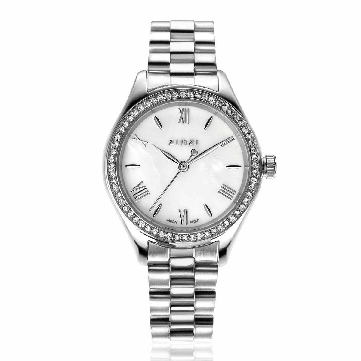 Zilverkleurig horloge van staal met een witte wijzerplaat en een bezel bezet met steentjes.
