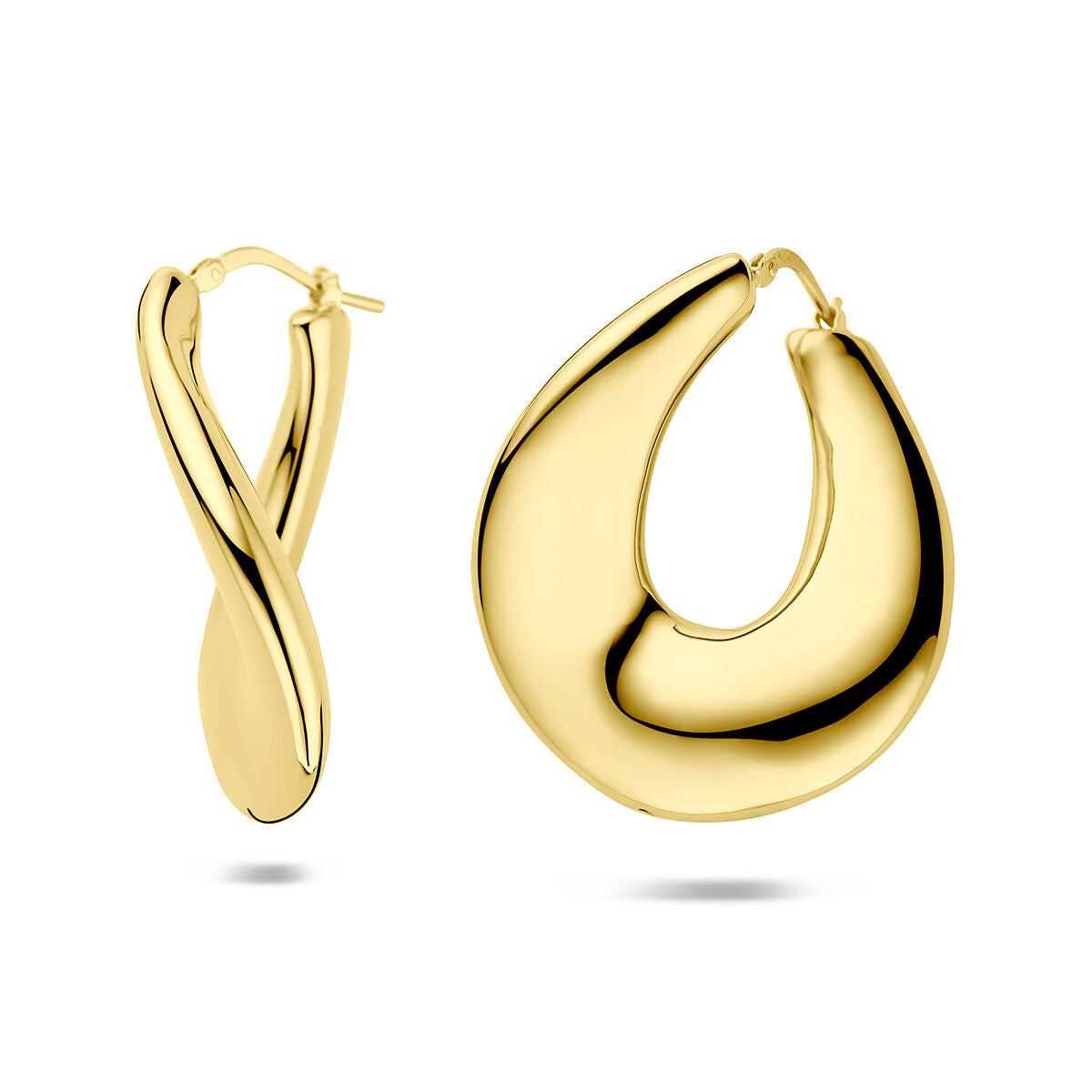 Aros dorados de plata con un diseño elegante y curvado de 37,5 mm.