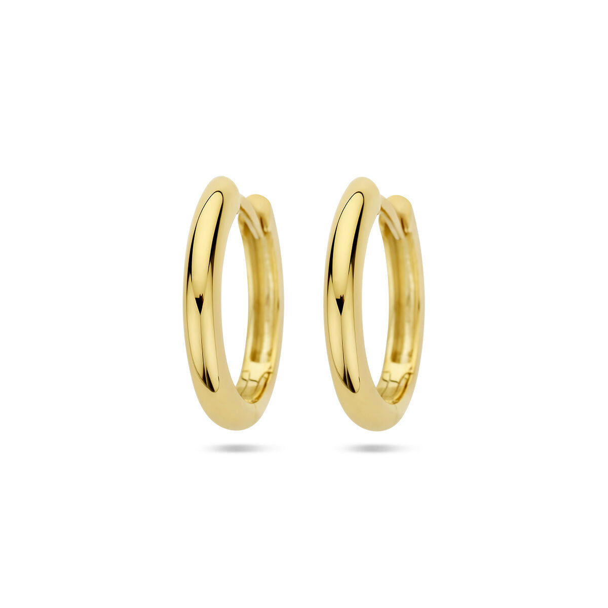 Pendientes de aro dorados de 2,5 mm, con forma semicircular y acabado pulido.