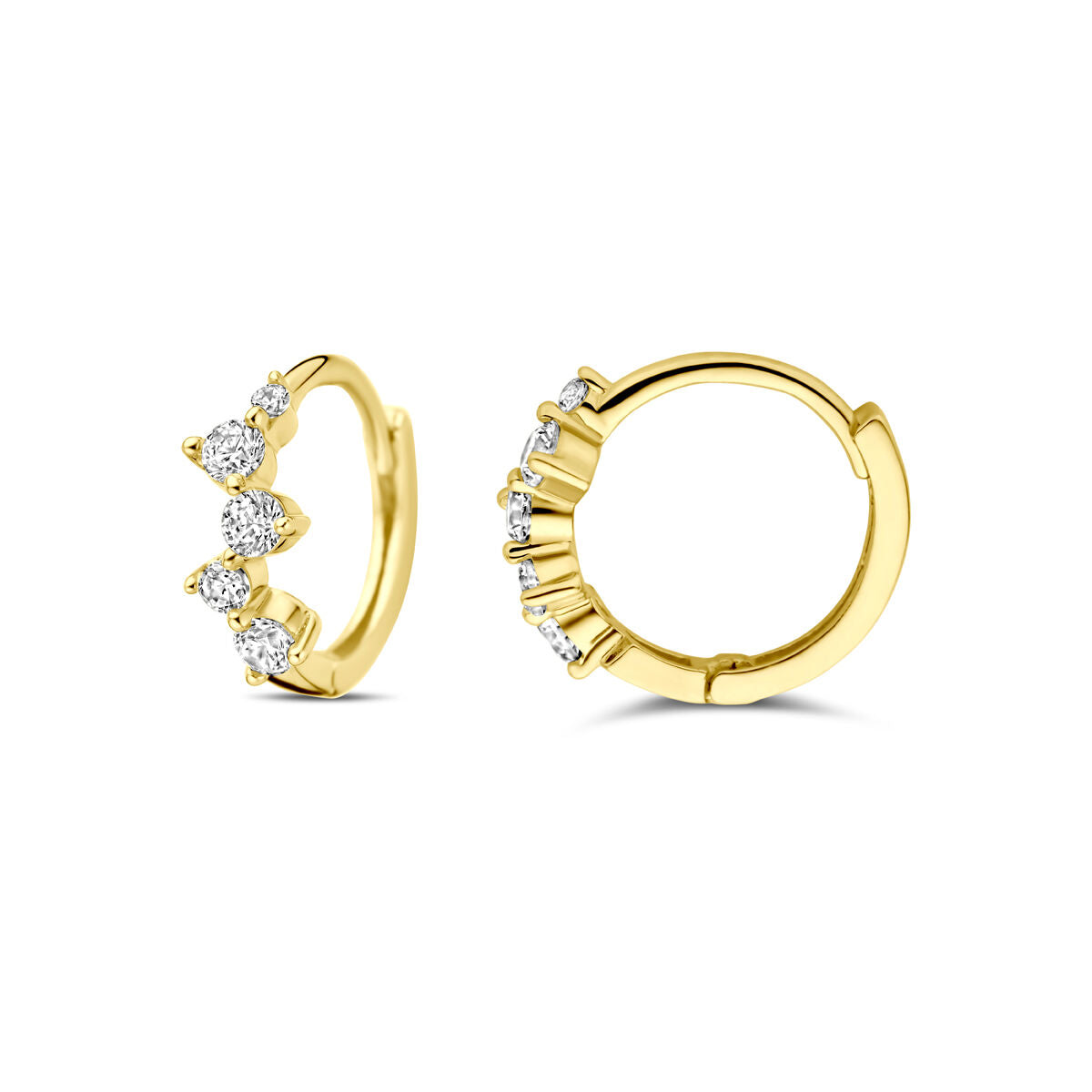 Deze klapoorringen zirkonia 10,5 mm van de Van der Kooij Collectie zijn gemaakt van 14K geelgoud met drie ronde, witte zirkonia's aan de voorzijde en hebben een gladde afwerking en veilige scharnier sluiting.