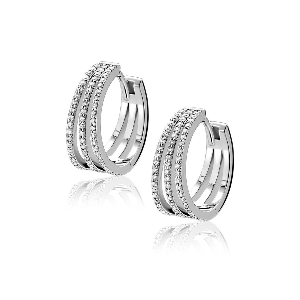 Pendientes de aro plateados con tres filas de circonitas brillantes.