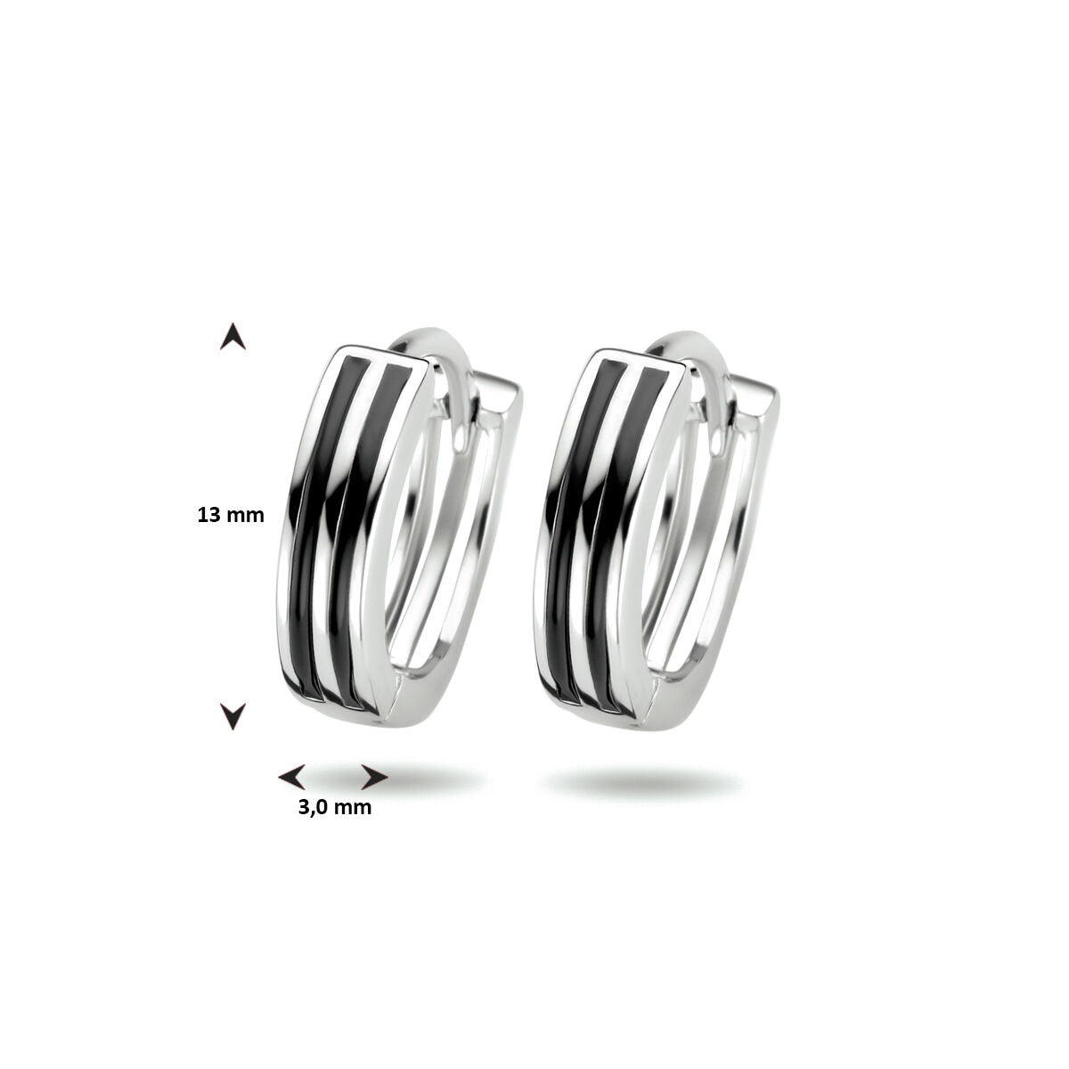 Een paar Van der Kooij Collectie klapoorringen zilver gerhodineerd, elk 13 mm hoog en 3 mm breed, met elegante zwarte emaille strepen-perfecte damesoorbellen met een stijlvol vleugje zwart emaille.