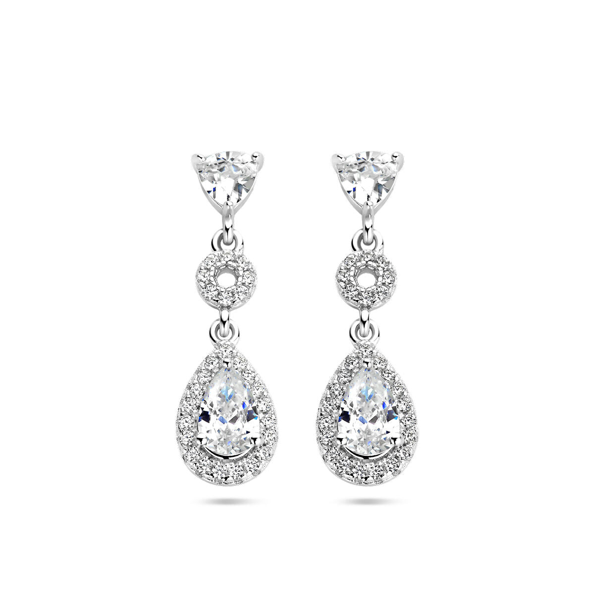 Pendientes largos de zirconia en forma de gota, con detalle de halo y acabado en plata rodiada.