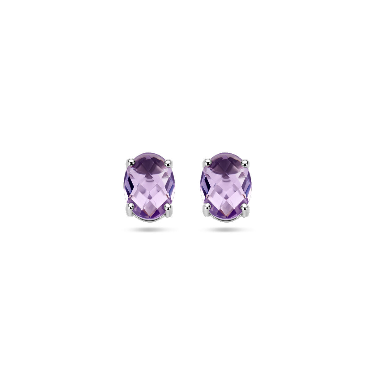 Pendientes de amatista en plata rodiada con forma ovalada y corte facetado.