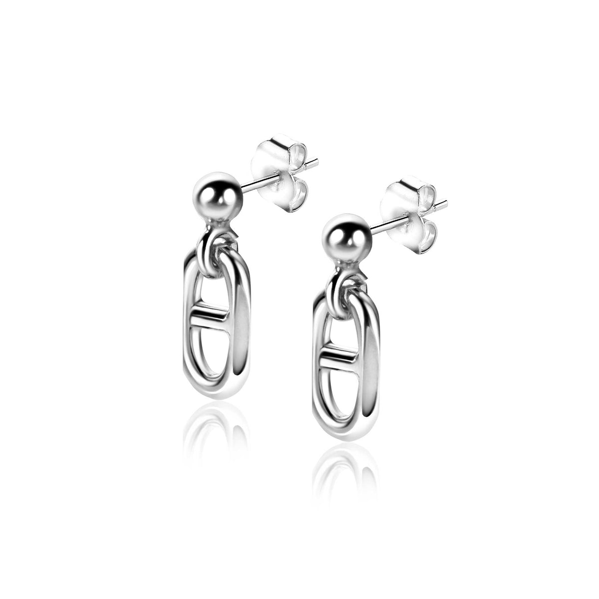 Pendientes de plata con diseño de eslabones y cierre de presión.