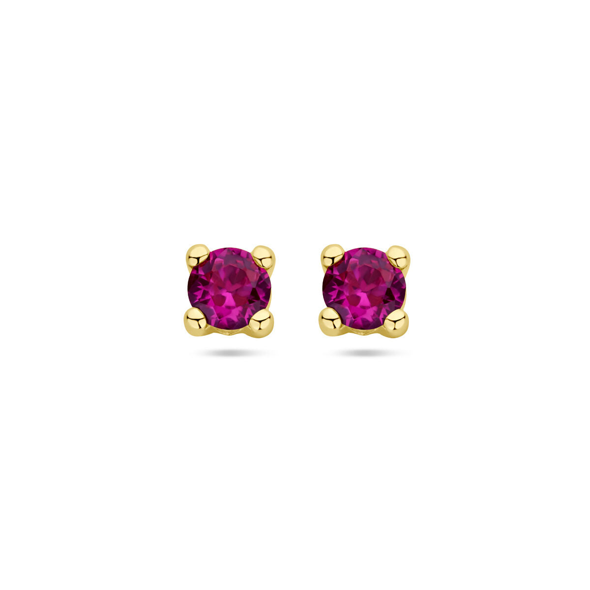 Pendientes de primera puesta con rubí sintético y montura de oro amarillo de 14 quilates.