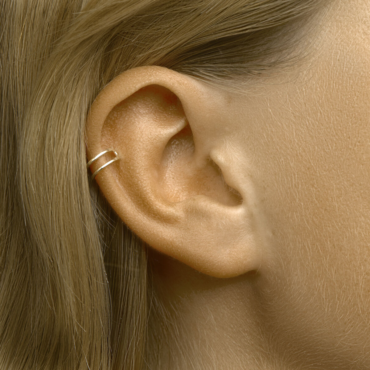 earcuff por pieza en oro amarillo de 14K
