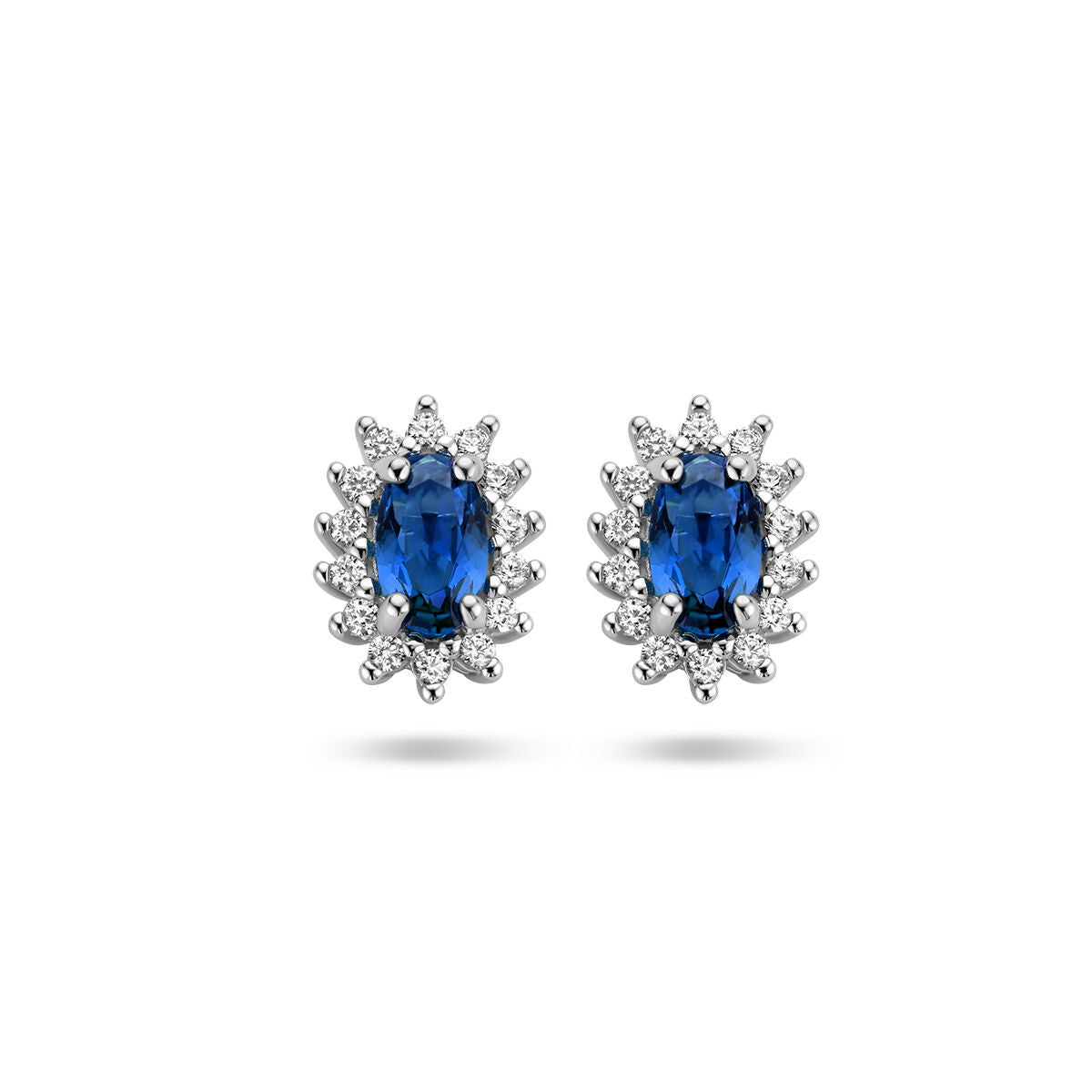 Pendientes de halo con zafiros sintéticos y circonitas, en plata rodiada.