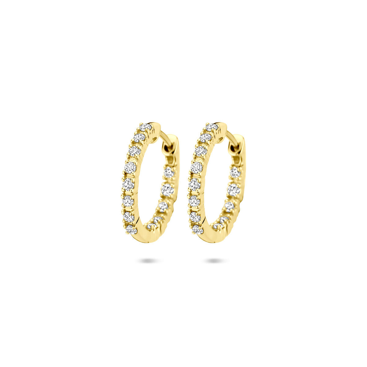 Pendientes de aro dorados con diamantes lab-grown, de 17,5 mm de diámetro y 2 mm de grosor.