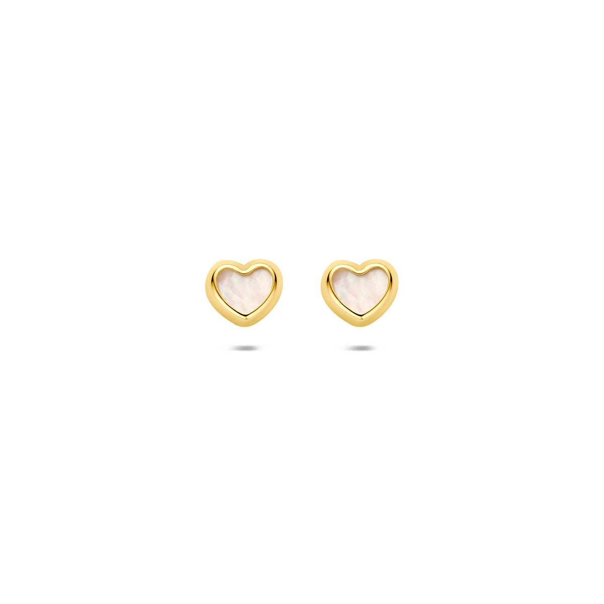 Pendientes de corazón en oro amarillo de 9k con detalle de nácar de 4,5 mm.