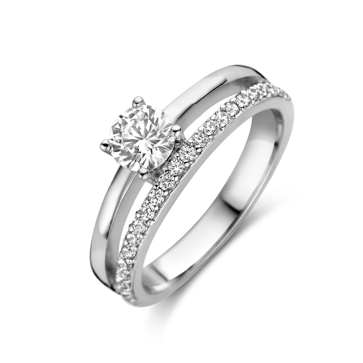 Anillo de plata rodiada con circonita central y pavé de circonitas en el aro.