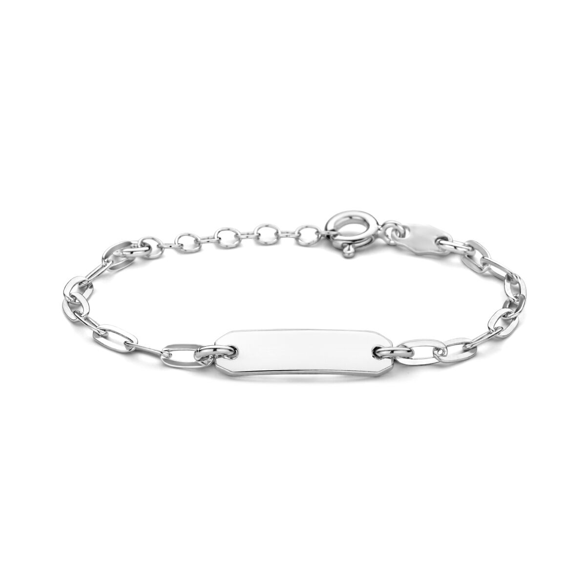 Pulsera de bebé de plata con eslabones tipo paperclip y placa plana de 5,0 mm, rodiada.