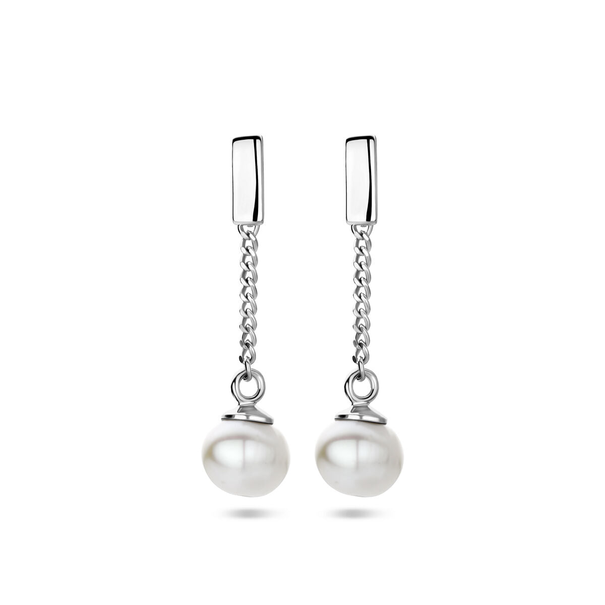 Pendientes largos de plata rodiada con perlas blancas colgantes.