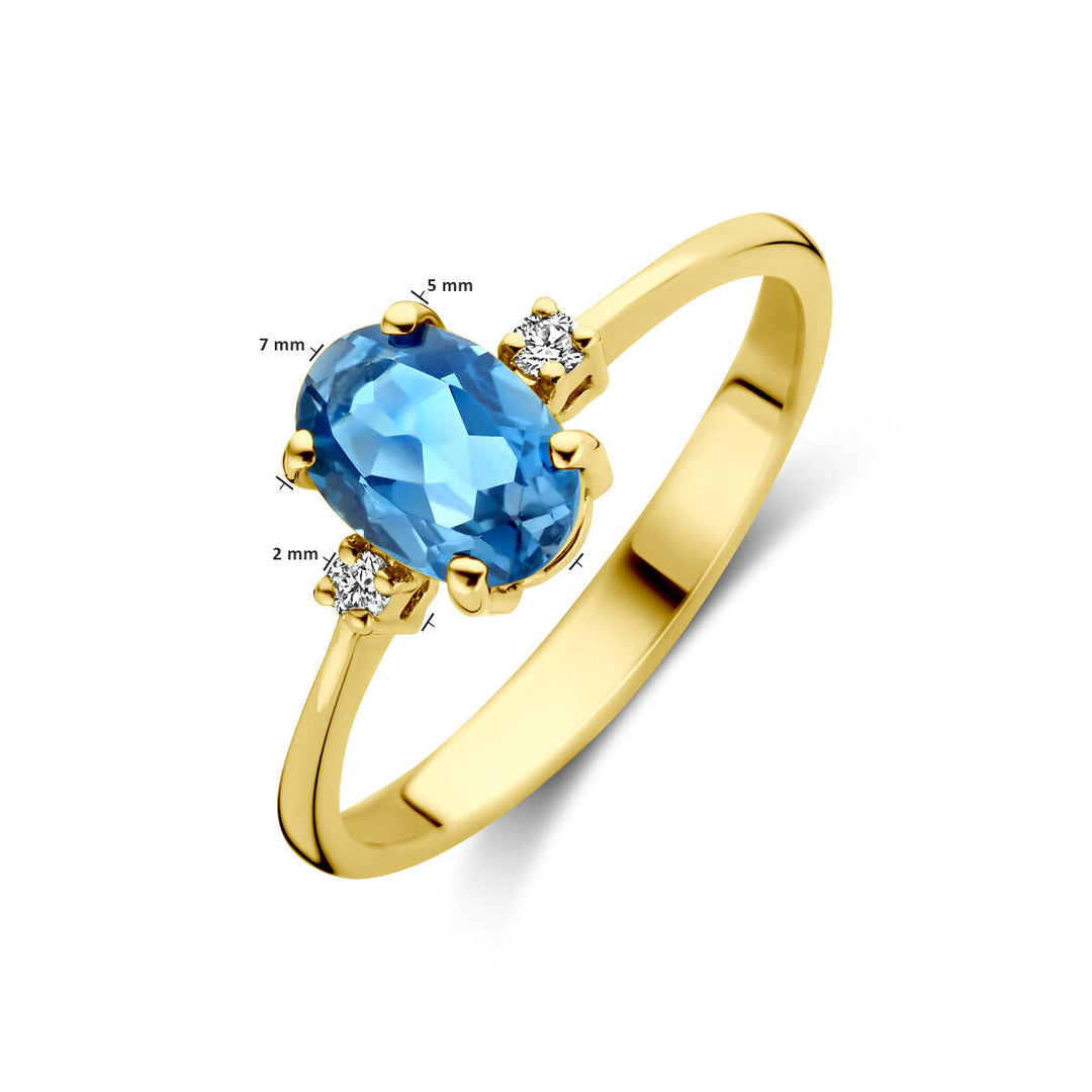 Van der Kooij Collectie ring trilogie: 14K geelgoud met een ovaalvormige london blue topaas (7x5 mm) en twee diamanten van elk 2 mm (totaal 0,04 ct H SI).