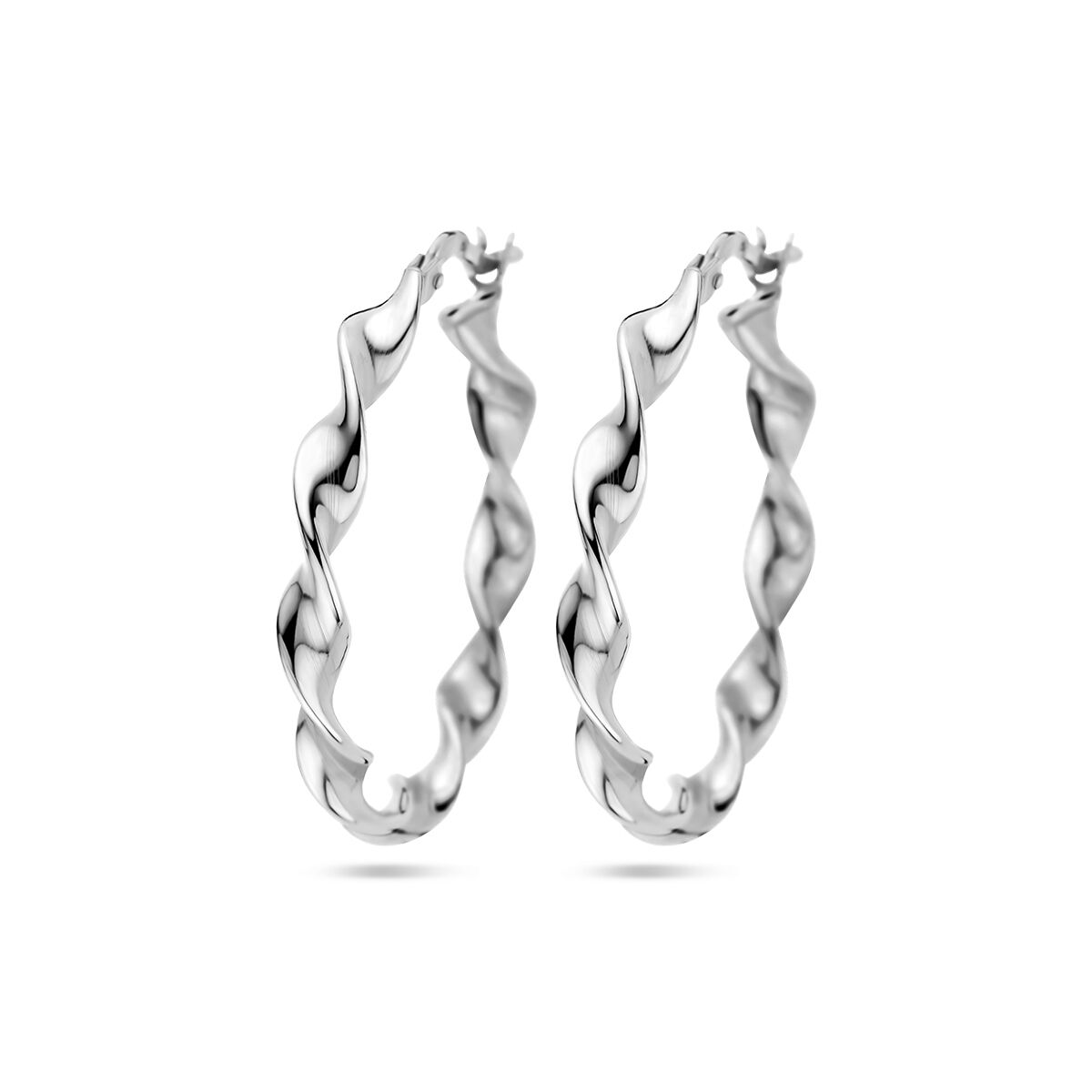 Aros de plata retorcidos con acabado rodiado.