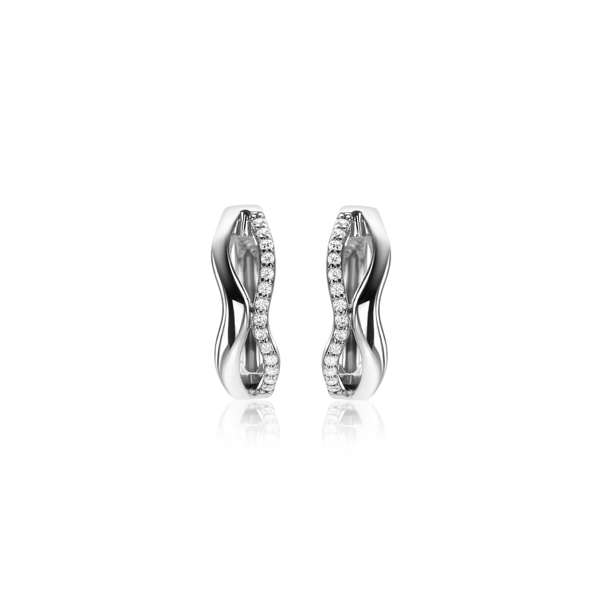 Pendientes de plata con diseño ondulado y detalles de circonitas brillantes.