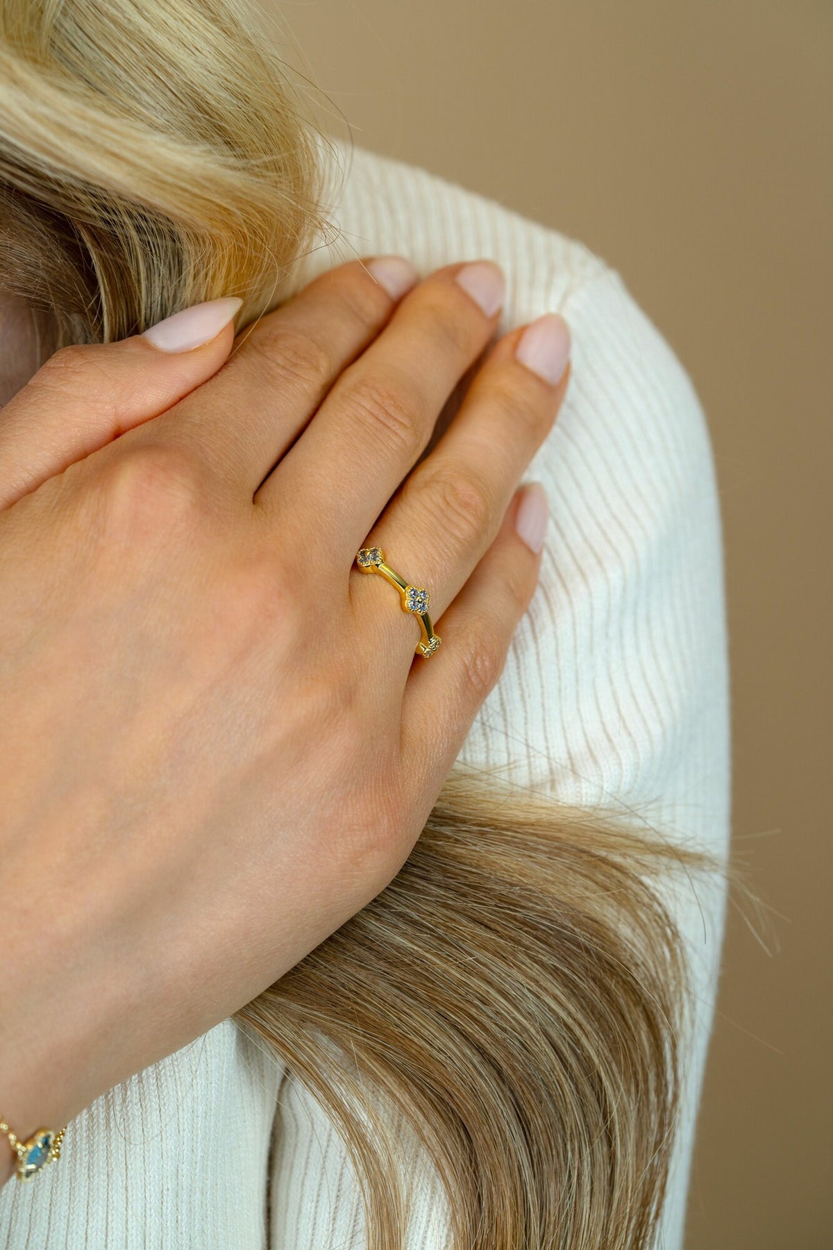 Anillo chapado en oro ZIR2662