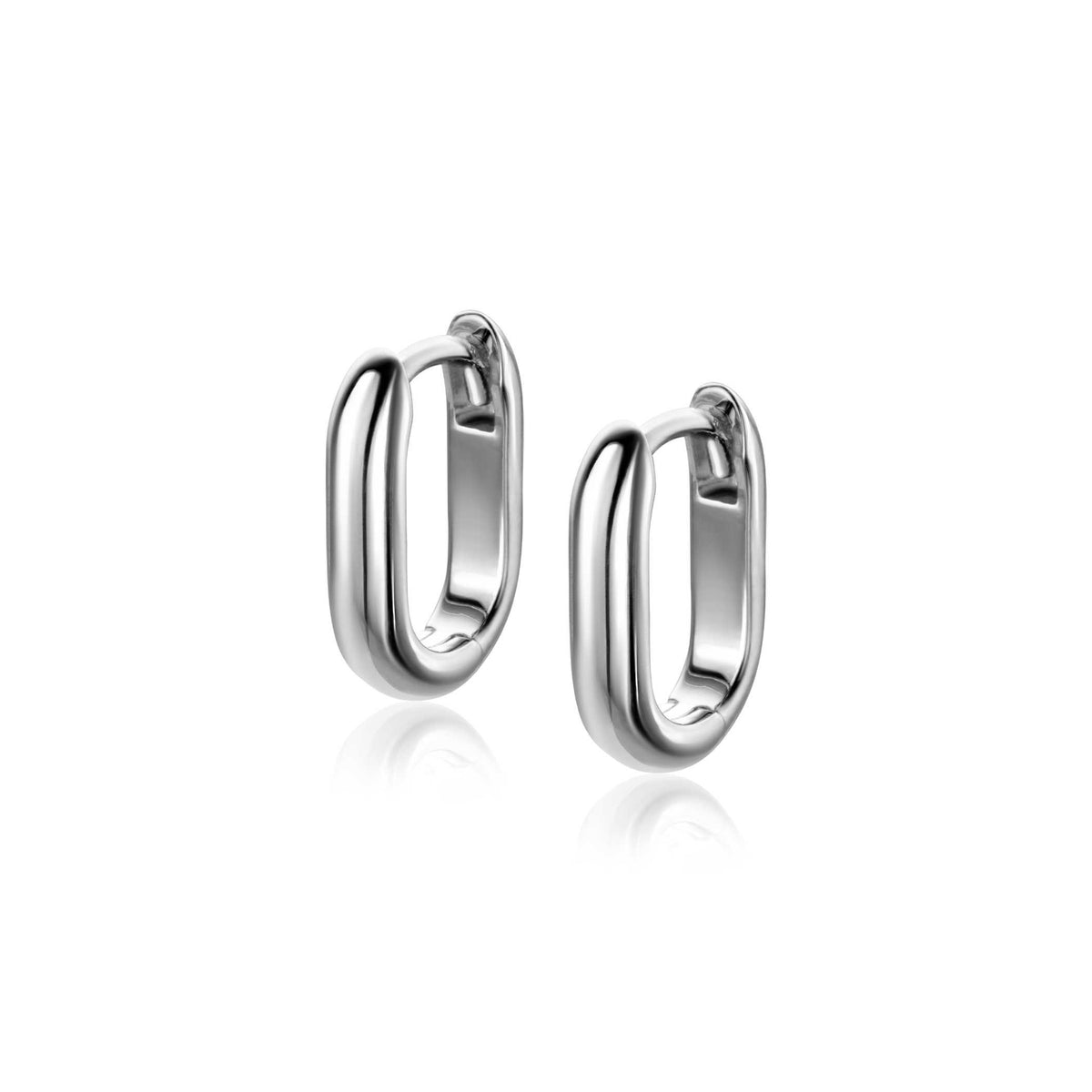 Pendientes de aro de plata con un diseño ovalado y pulido.