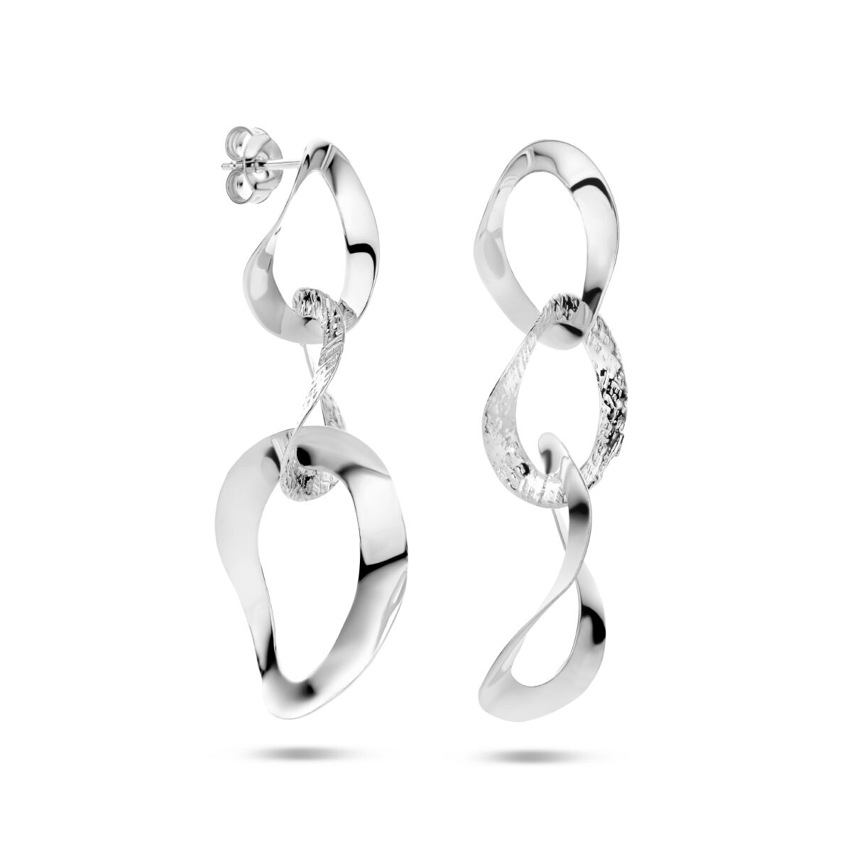 De Van der Kooij Collectie oorhangers ovaaltjes poli/mat zilver gerhodineerd zijn elegante 925 zilveren oorbellen met een modern, abstract ovaal ontwerp - perfect voor dames en geschikt voor elke gelegenheid. Afgebeeld op een witte achtergrond.
