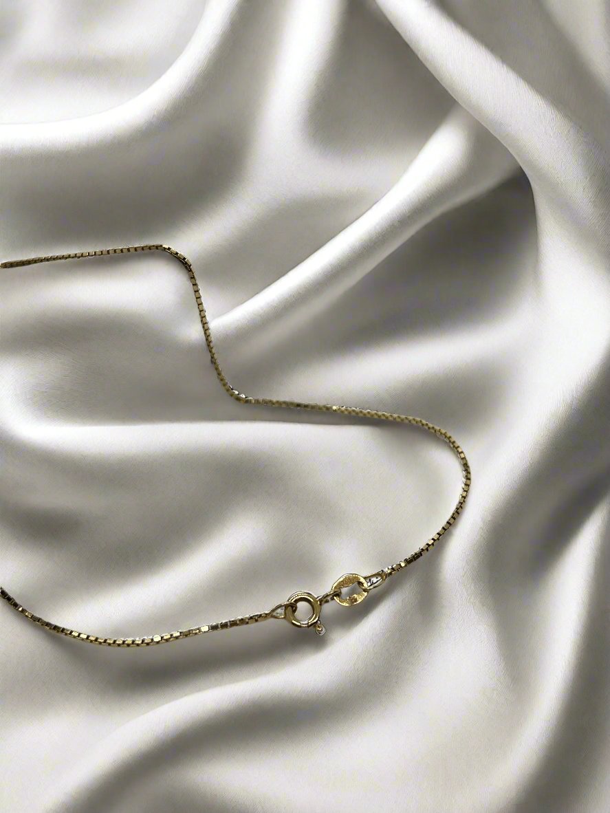 Collar vintage de 14K, color dorado, con diseño veneciano y cierre de langosta.