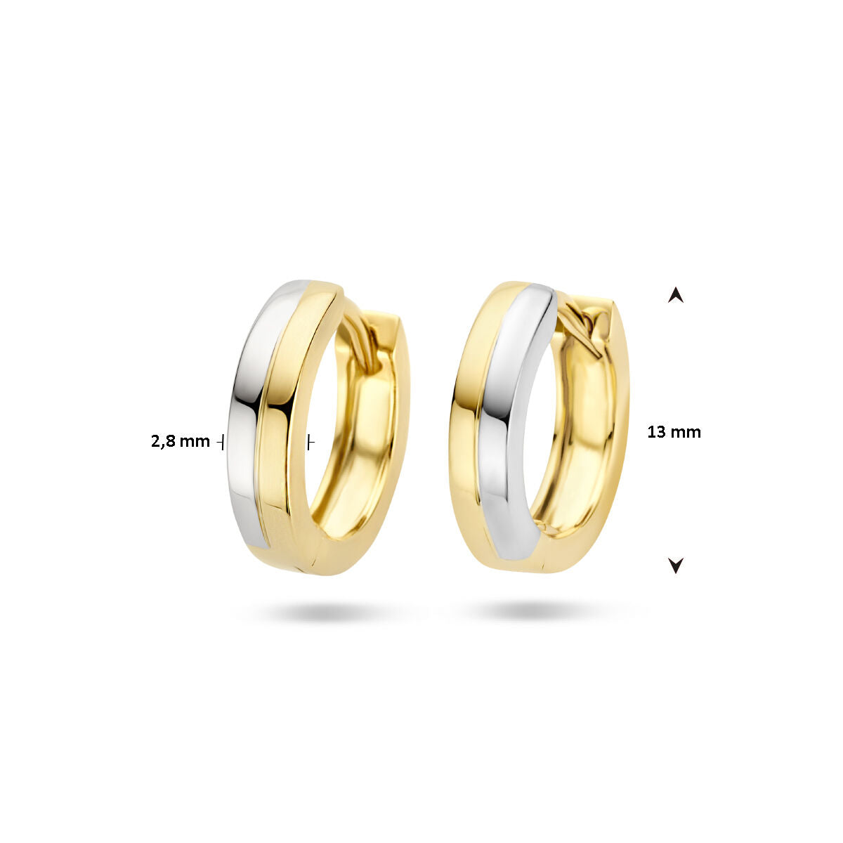 De Van der Kooij Collectie klapoorringen 3,0 mm vlak 14K bicolor goud geel/wit zijn voorzien van gepolijste gouden en witte banden in een modern design. Deze oorbellen hebben een scharniersluiting en worden weergegeven op een witte achtergrond.