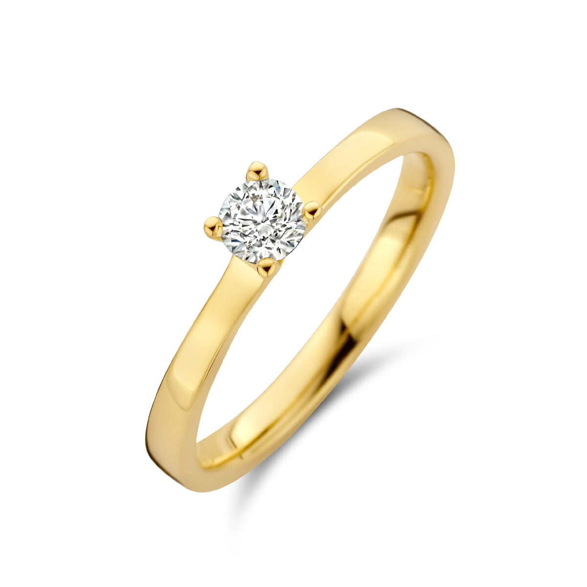 Anillo de oro amarillo de 14K con un diamante de 0.25 ct en engaste de cuatro garras.