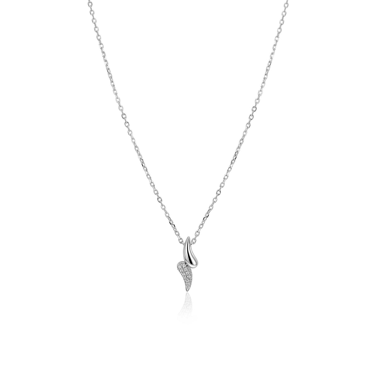 Collar de plata con colgante en forma de diente decorado con circonitas.