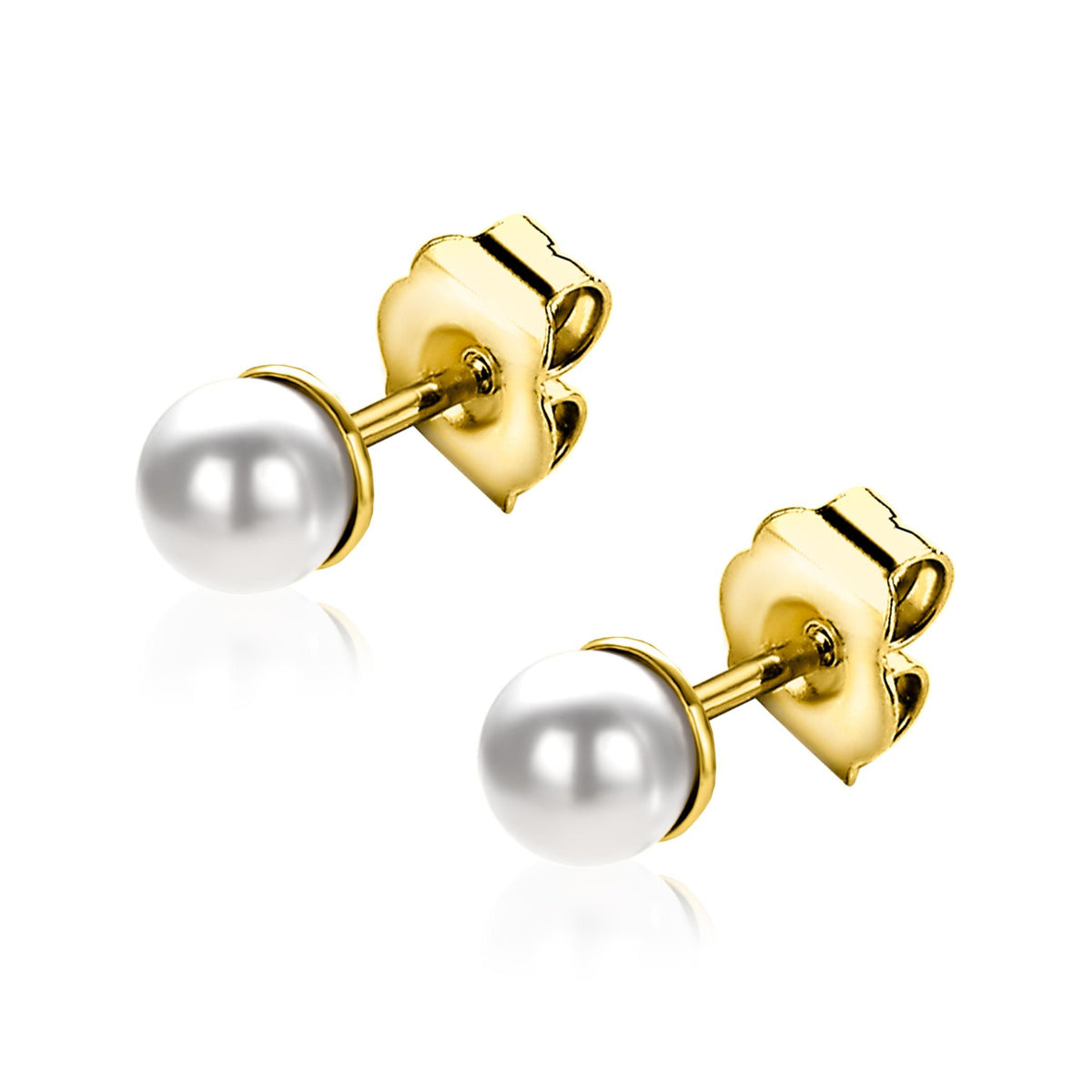Pendientes de botón chapados en oro con perlas blancas y base en forma de flor.