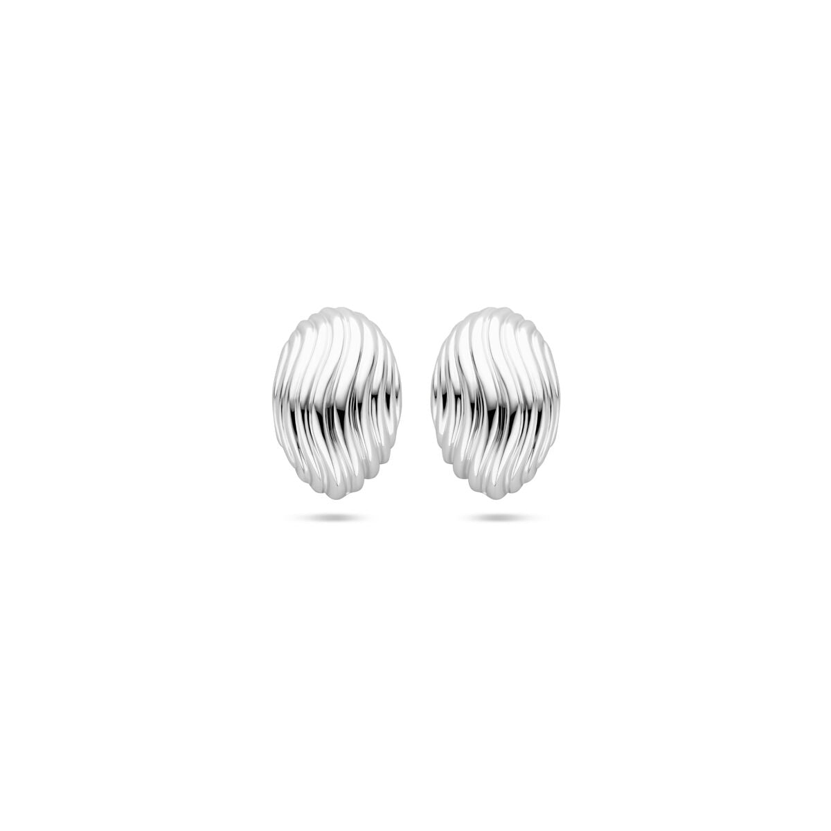Pendientes de 18 mm en plata rodiada con diseño ondulado y brillante.