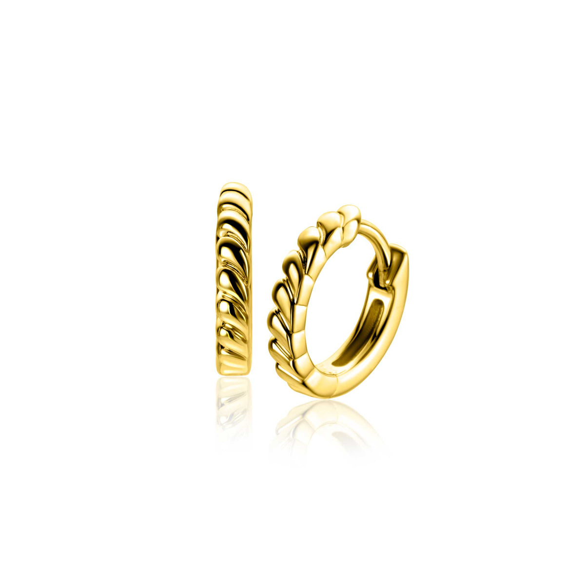 Pendientes de aro dorados con diseño trenzado y acabado brillante.