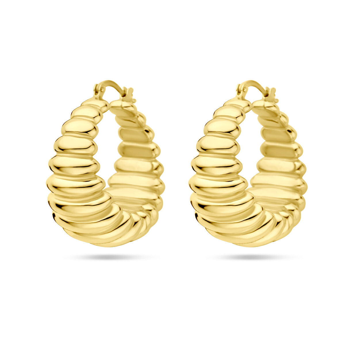 Aros de 34 mm en plata bañada en oro amarillo con un diseño ondulado.