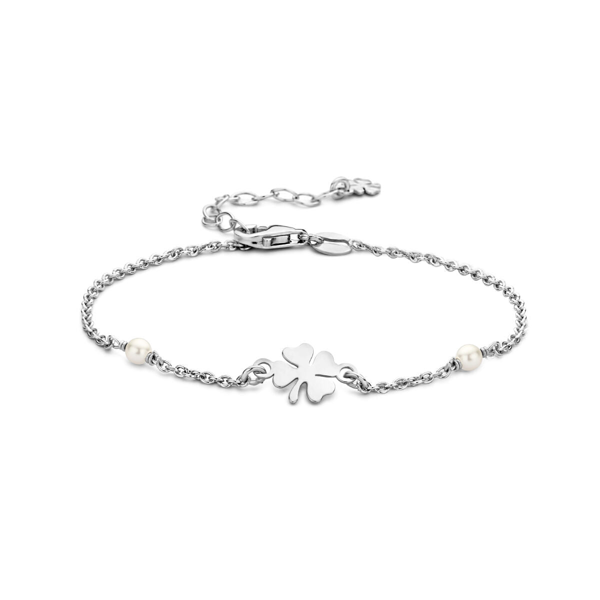 Pulsera de plata rhodium con perlas sintéticas y un colgante de trébol.