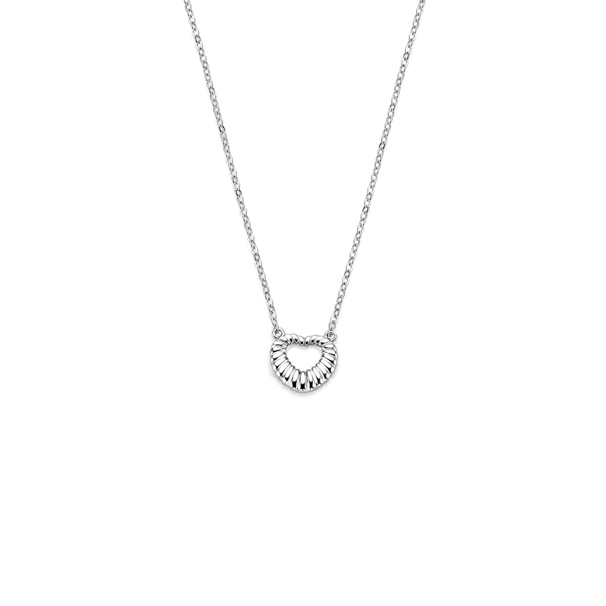Collar de plata rodiada con colgante en forma de corazón.