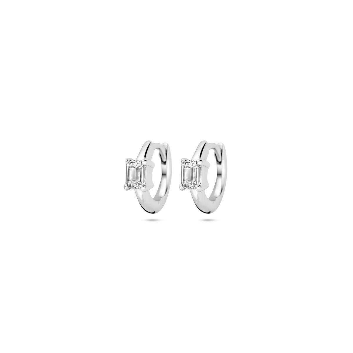 Pendientes de aro de plata rodiada de 10 mm con zirconias brillantes.